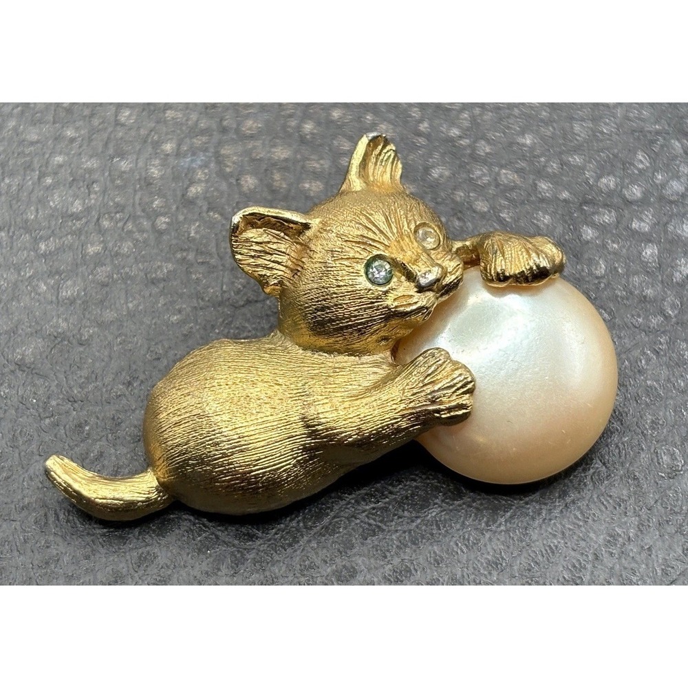 Vintage Richelieu Cat Kitten Pearl Ball Brooch Pin Gold Tone